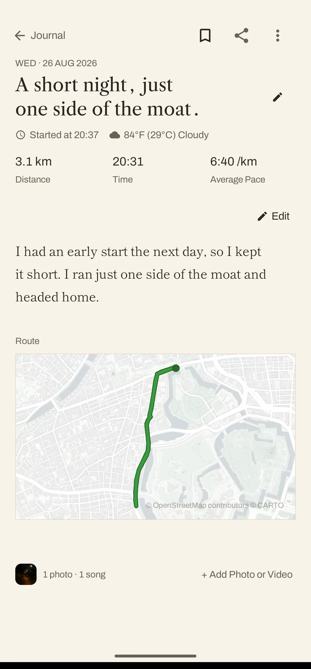 A journal entry (sample record), titled &ldquo;A short night, just one side of the moat.&rdquo;: 3.1&nbsp;km in 20:31, the runner&rsquo;s own words, and the route on a map.